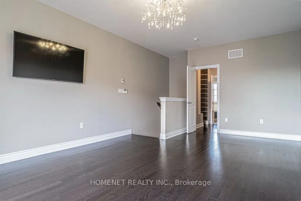 2058 Queensborough Gate #34