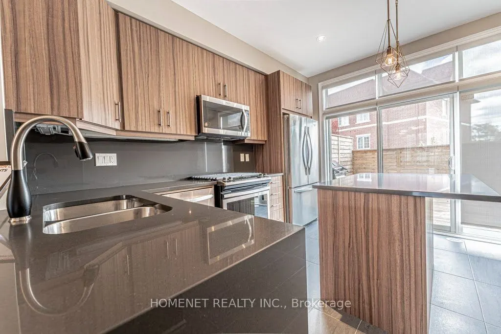 2058 Queensborough Gate #34