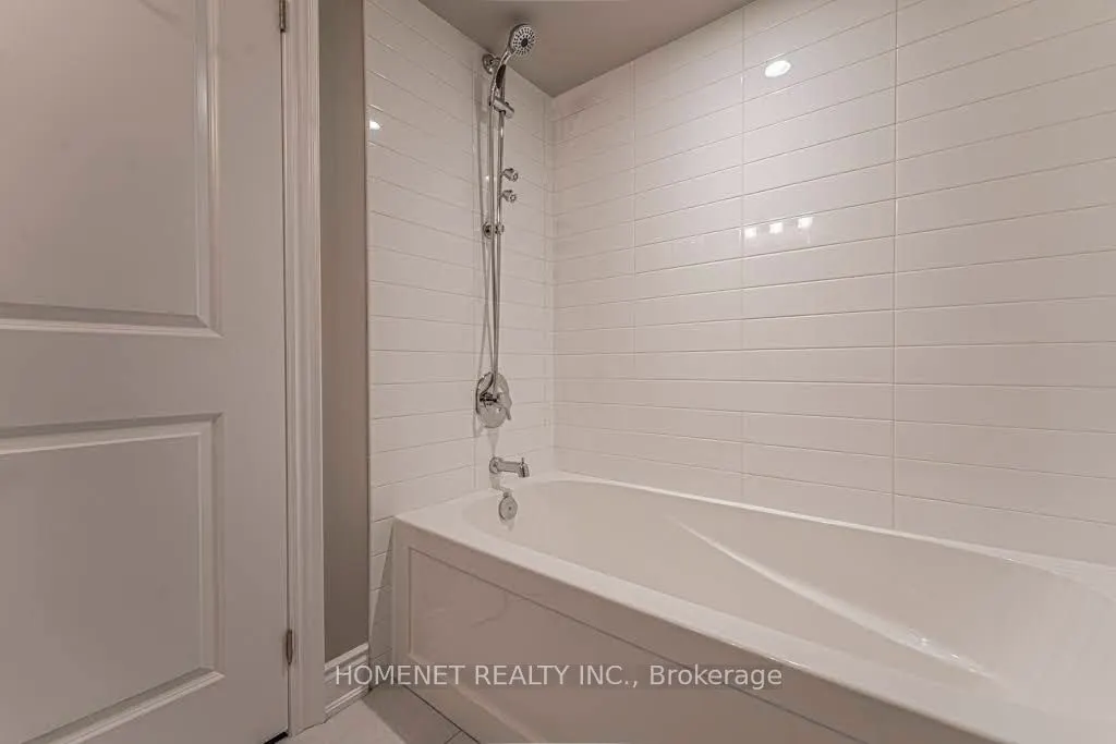 2058 Queensborough Gate #34