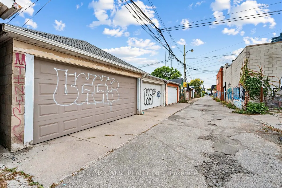 66 Bristol Avenue