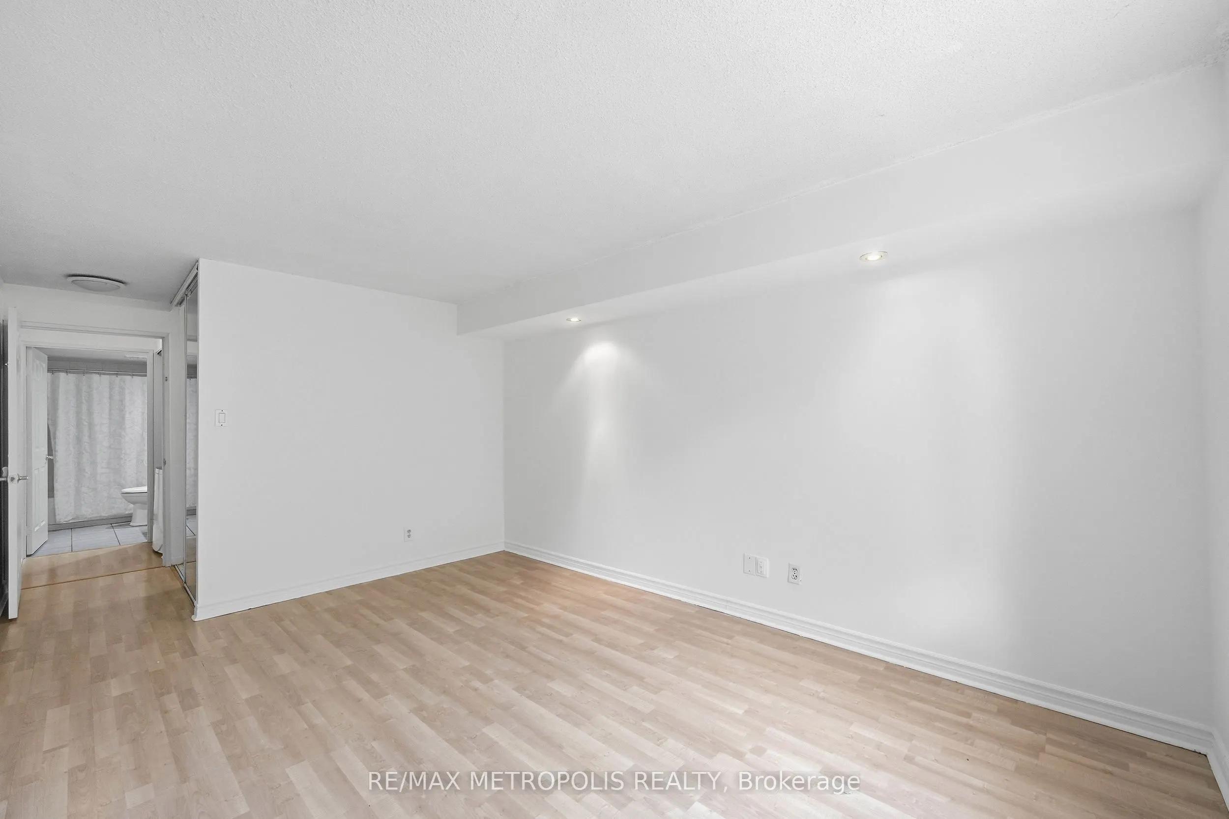 1485 Lakeshore Road E #409