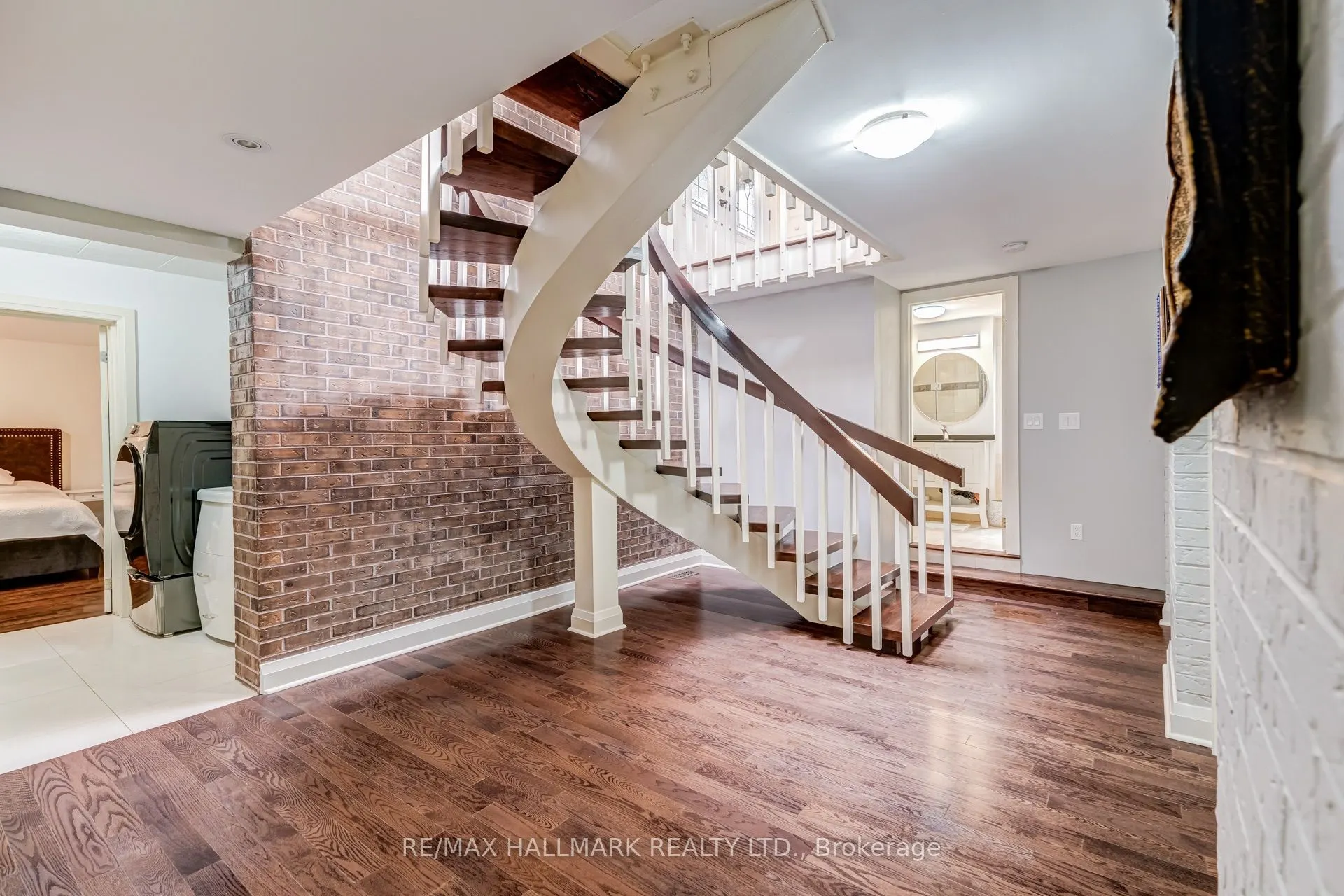 1499 Ashington Court