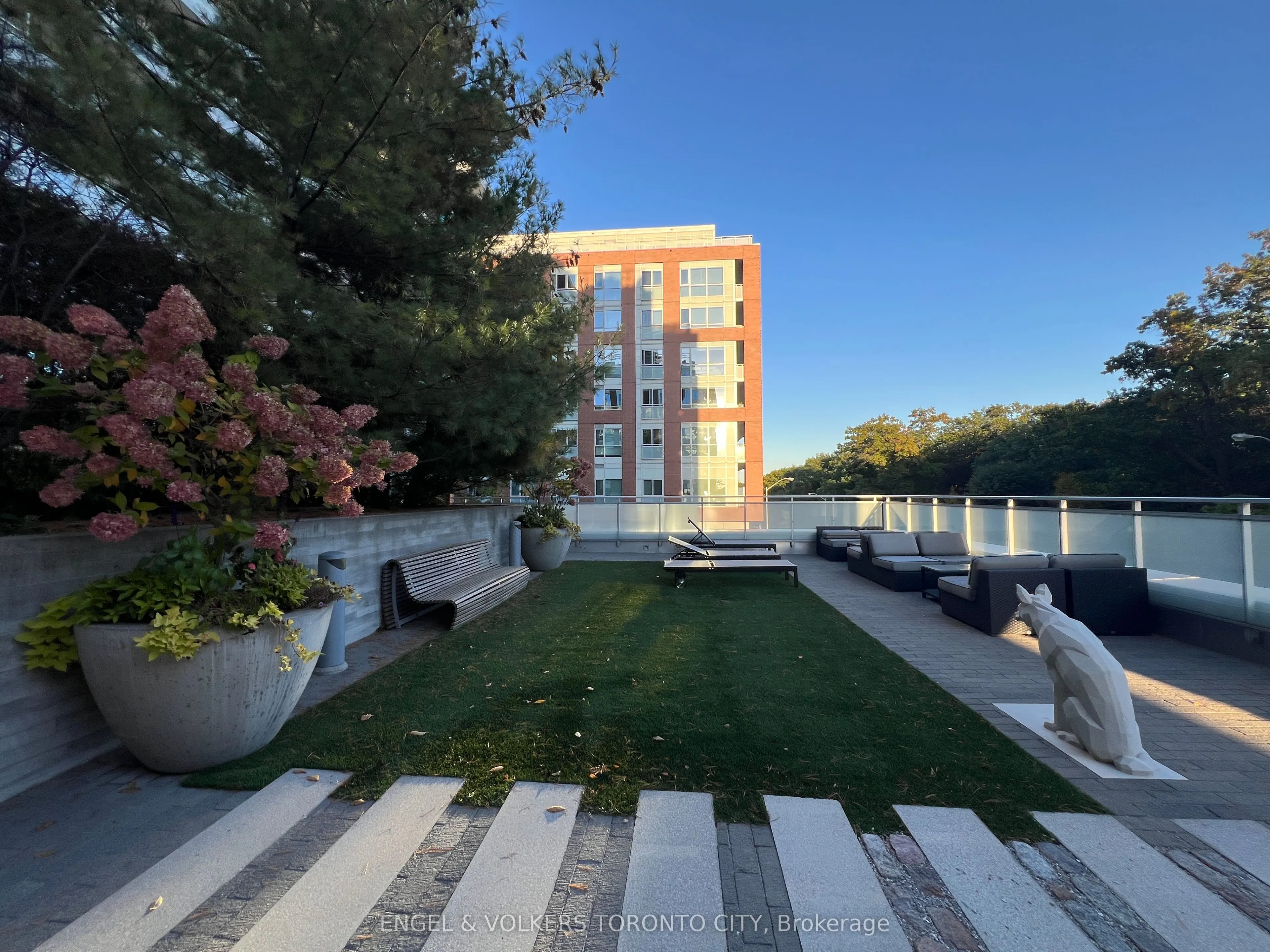 1830 Bloor Street W #330