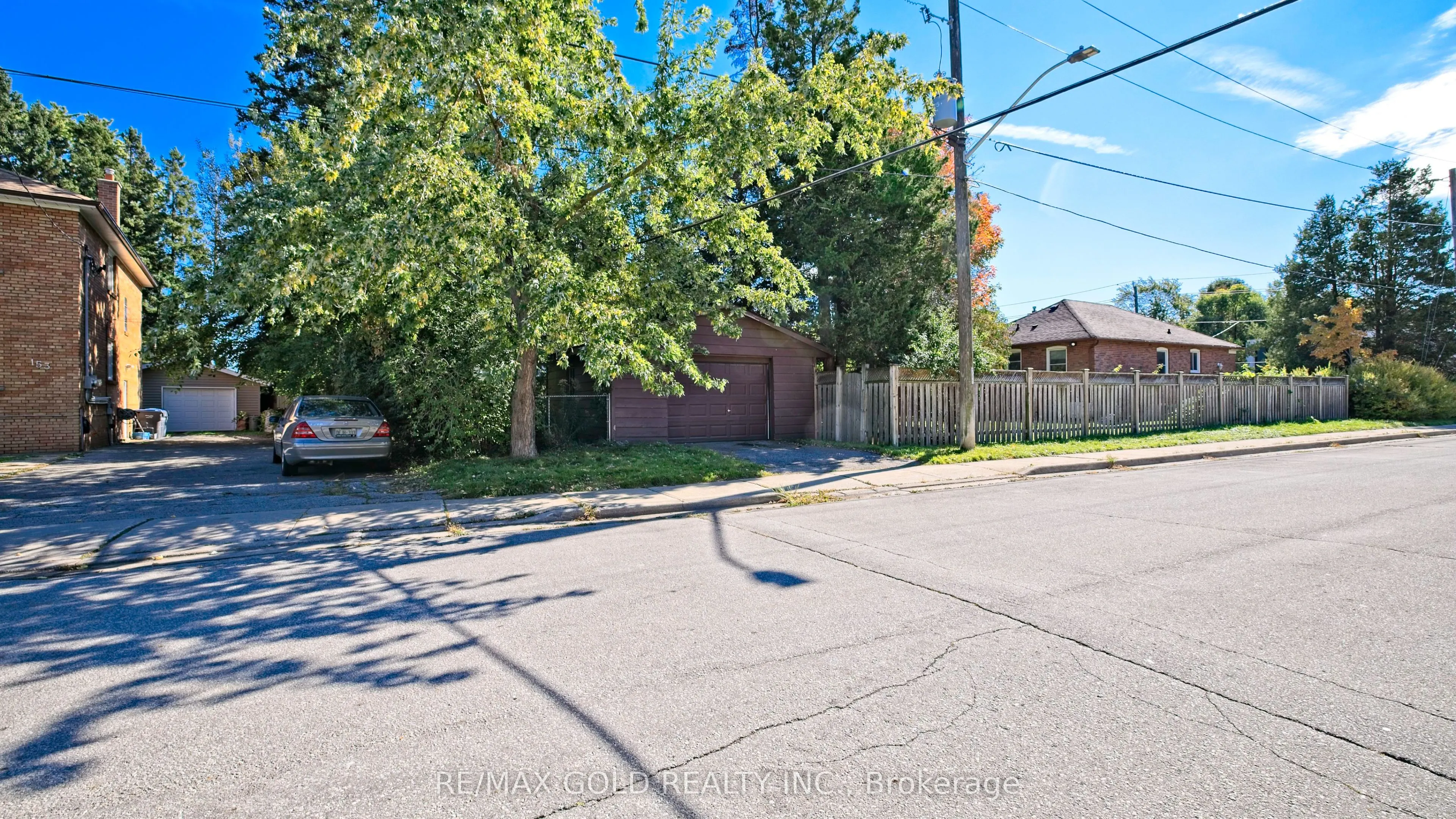 11 Pine Avenue N