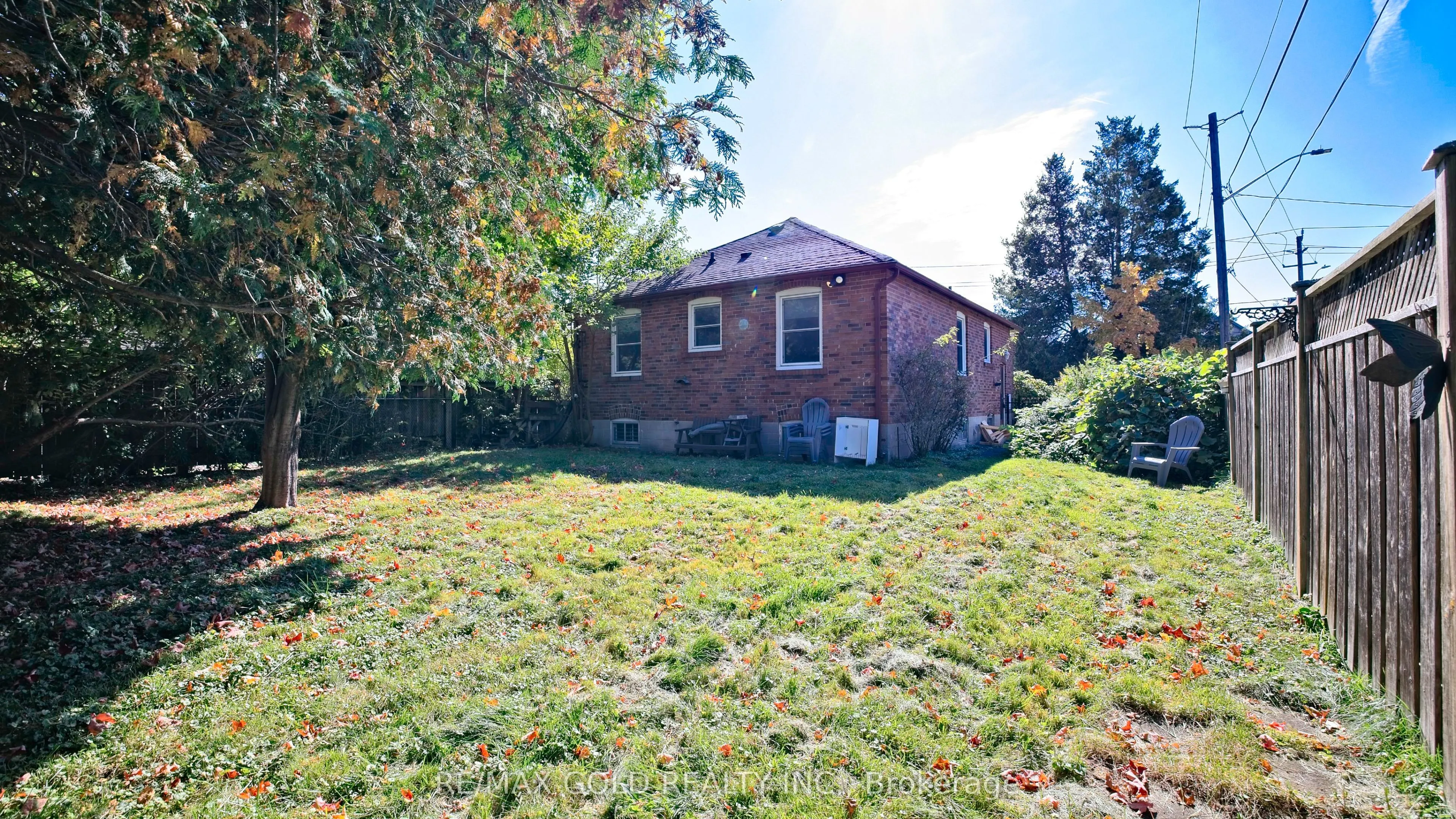 11 Pine Avenue N