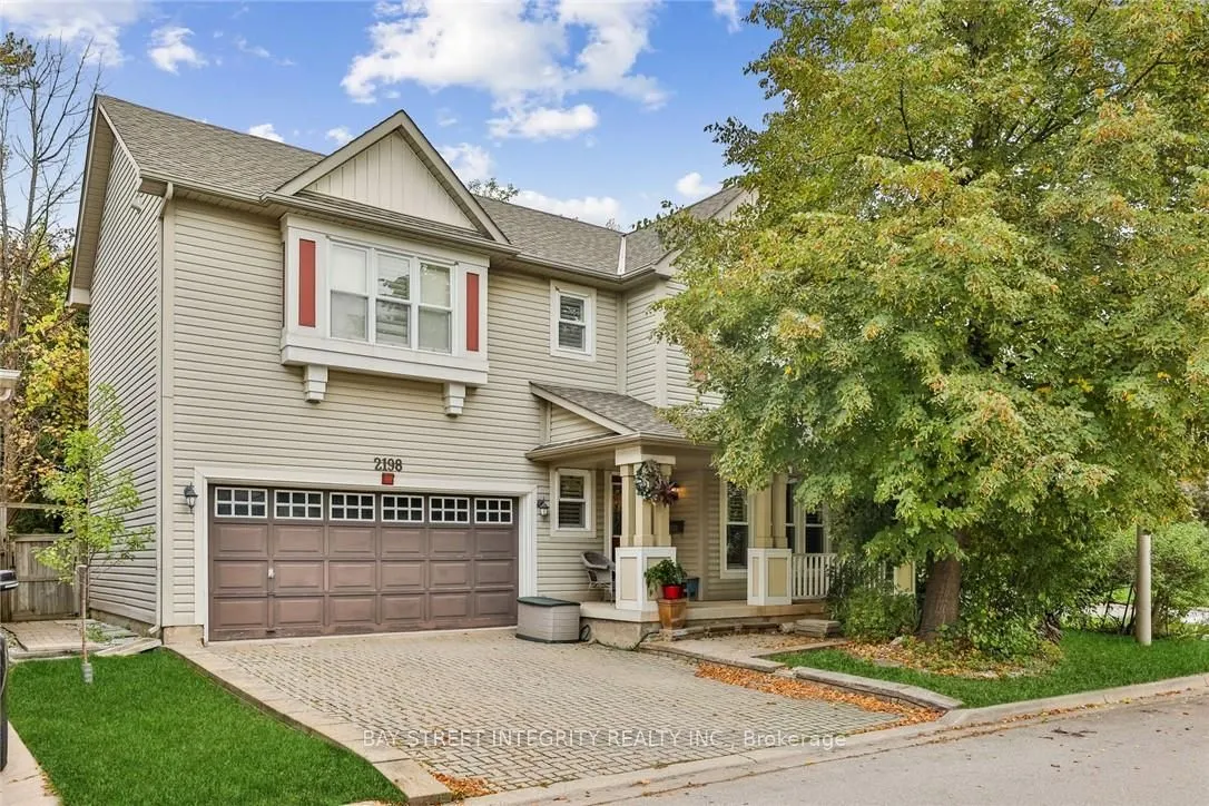 2198 Woodglen Crescent