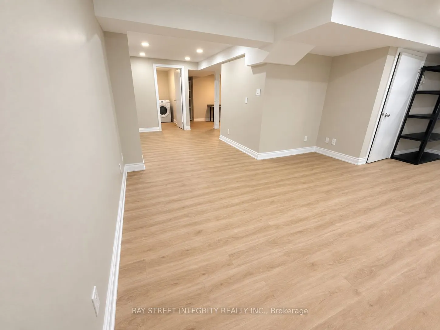 2198 Woodglen Crescent