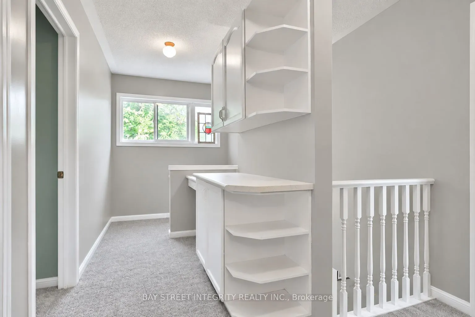 2198 Woodglen Crescent