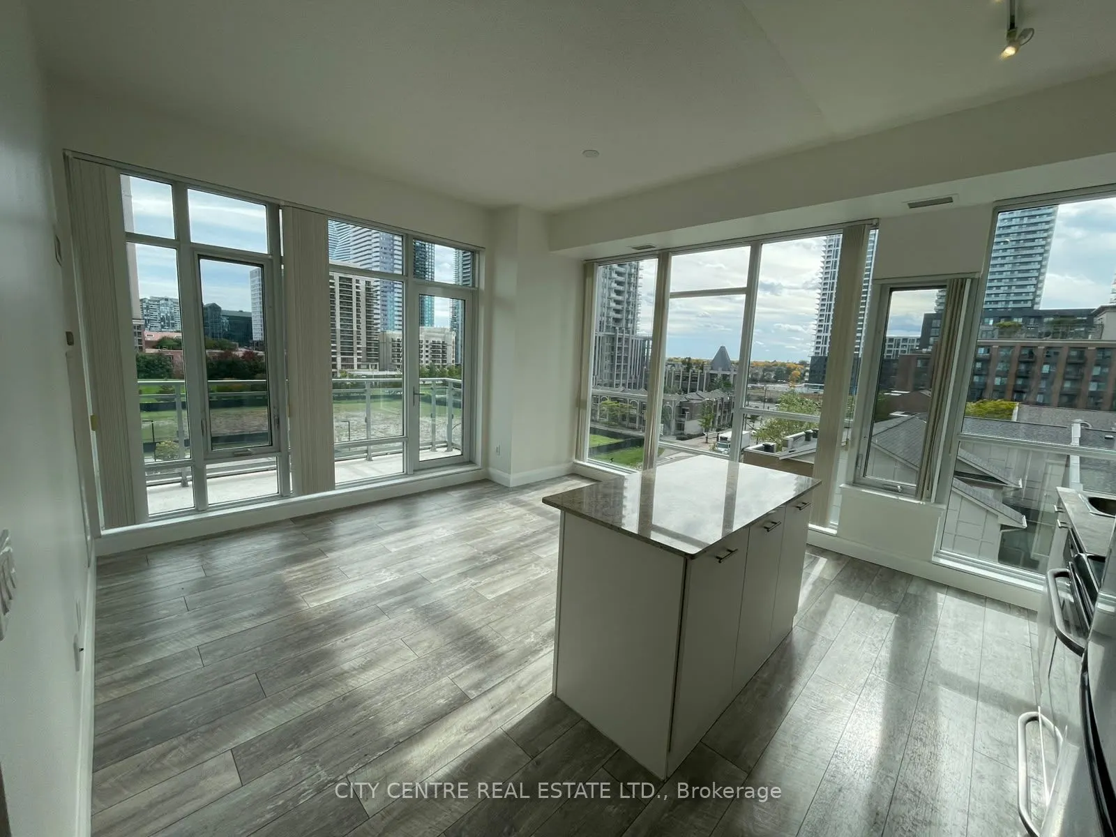 365 Prince Of Wales Drive #505