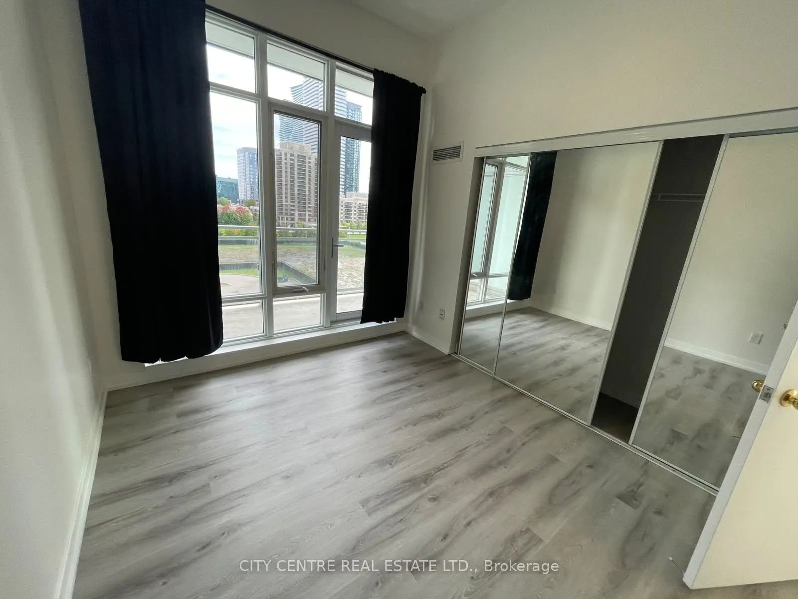 365 Prince Of Wales Drive #505