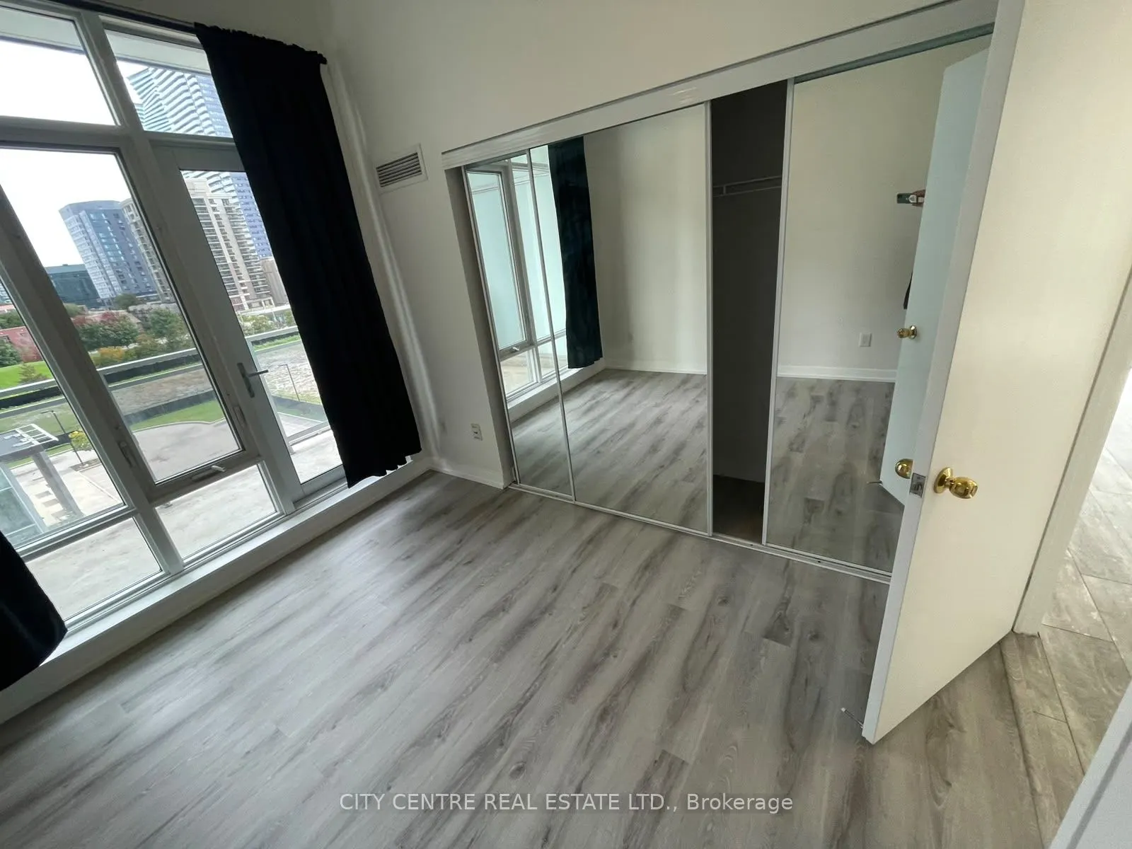 365 Prince Of Wales Drive #505