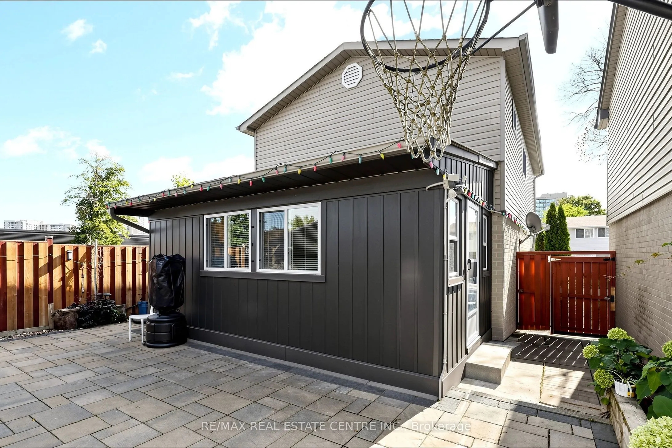 1 Hawkins Court