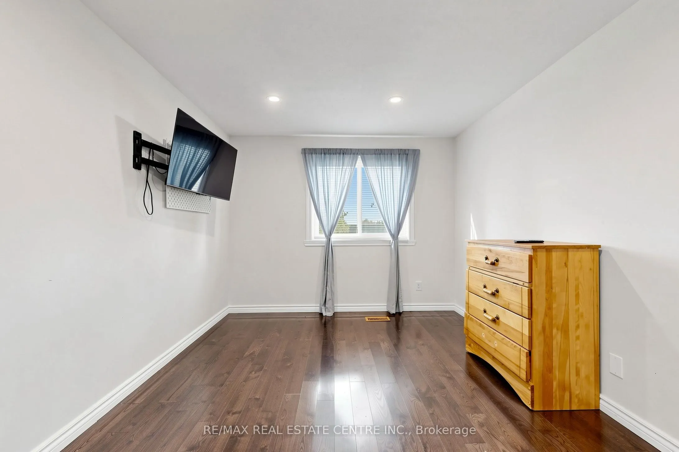 1 Hawkins Court