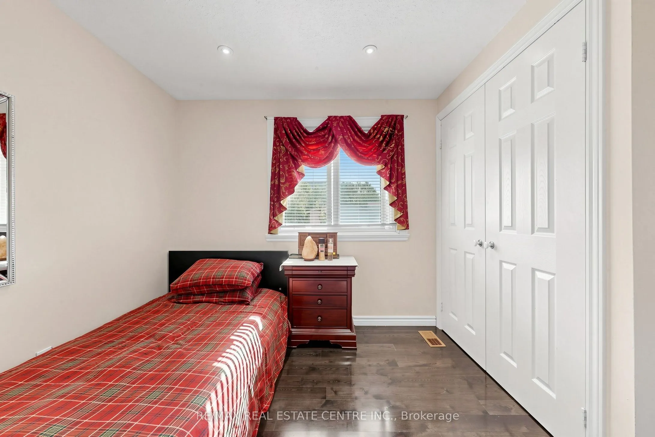 1 Hawkins Court