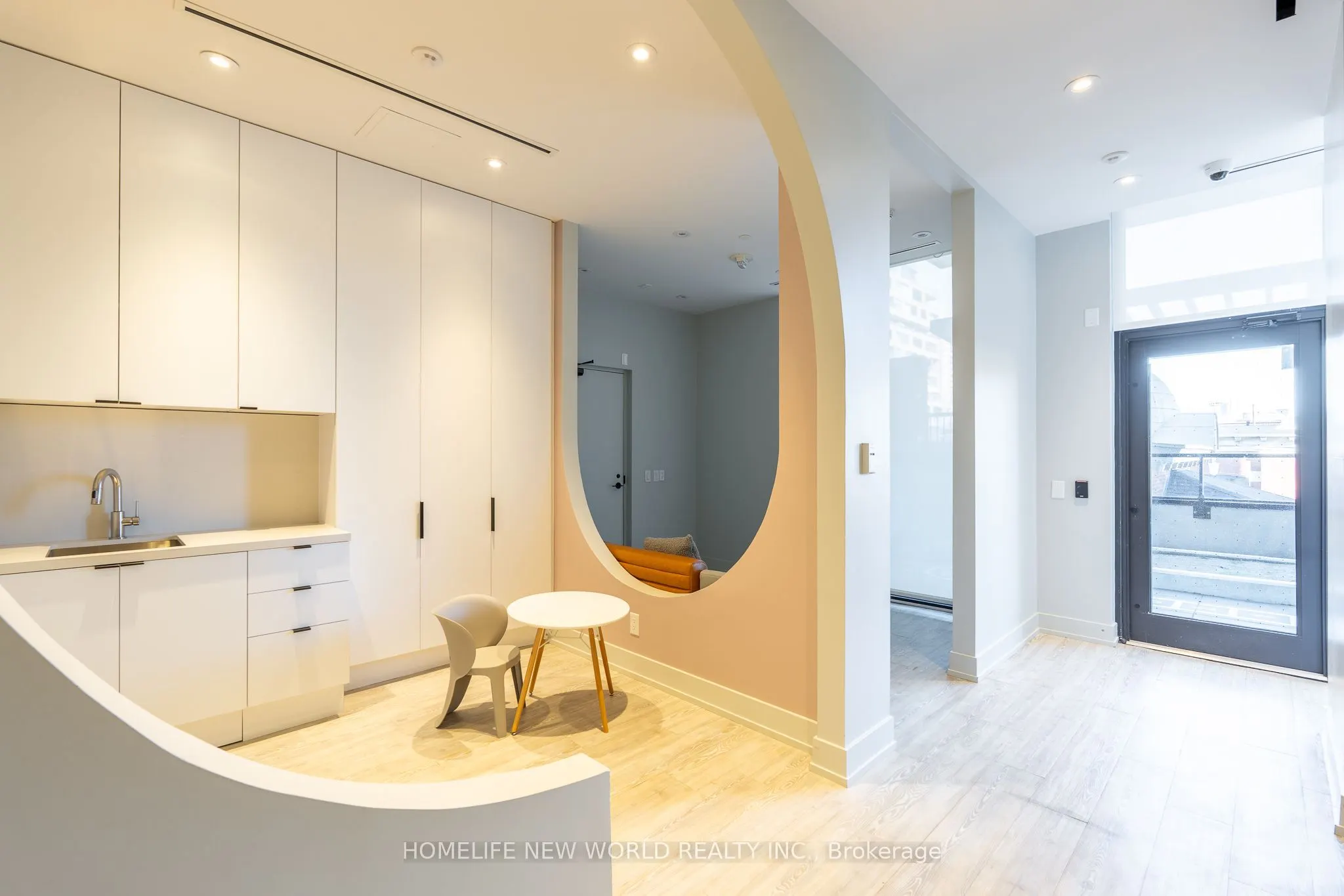270 Dufferin Street #822