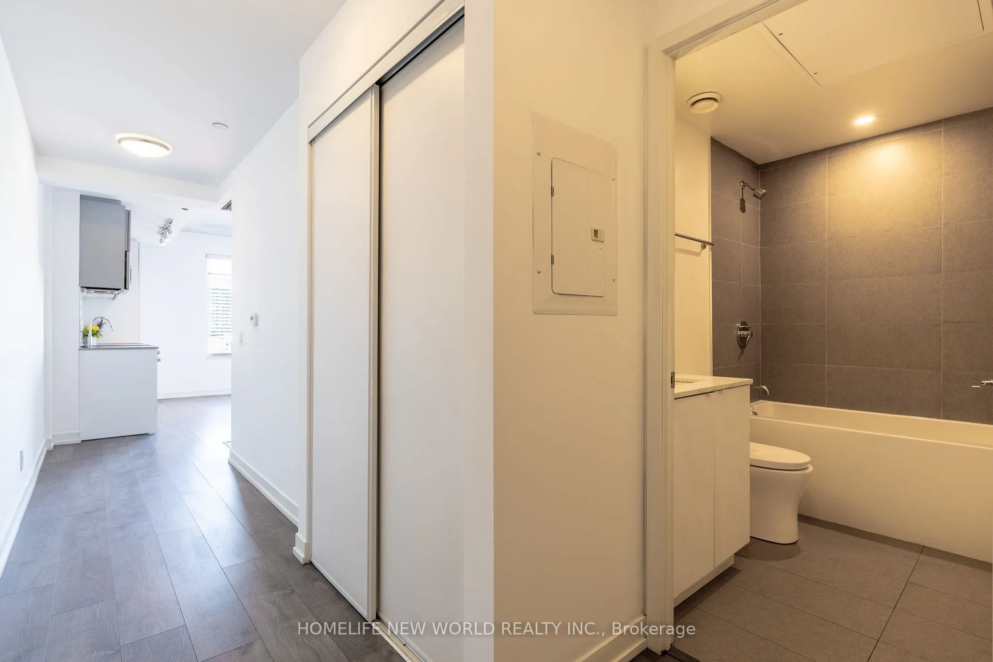 270 Dufferin Street #822