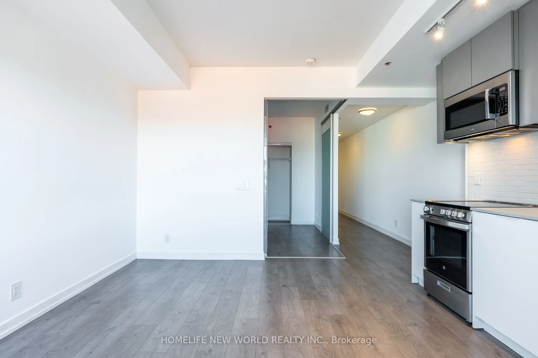 270 Dufferin Street #822