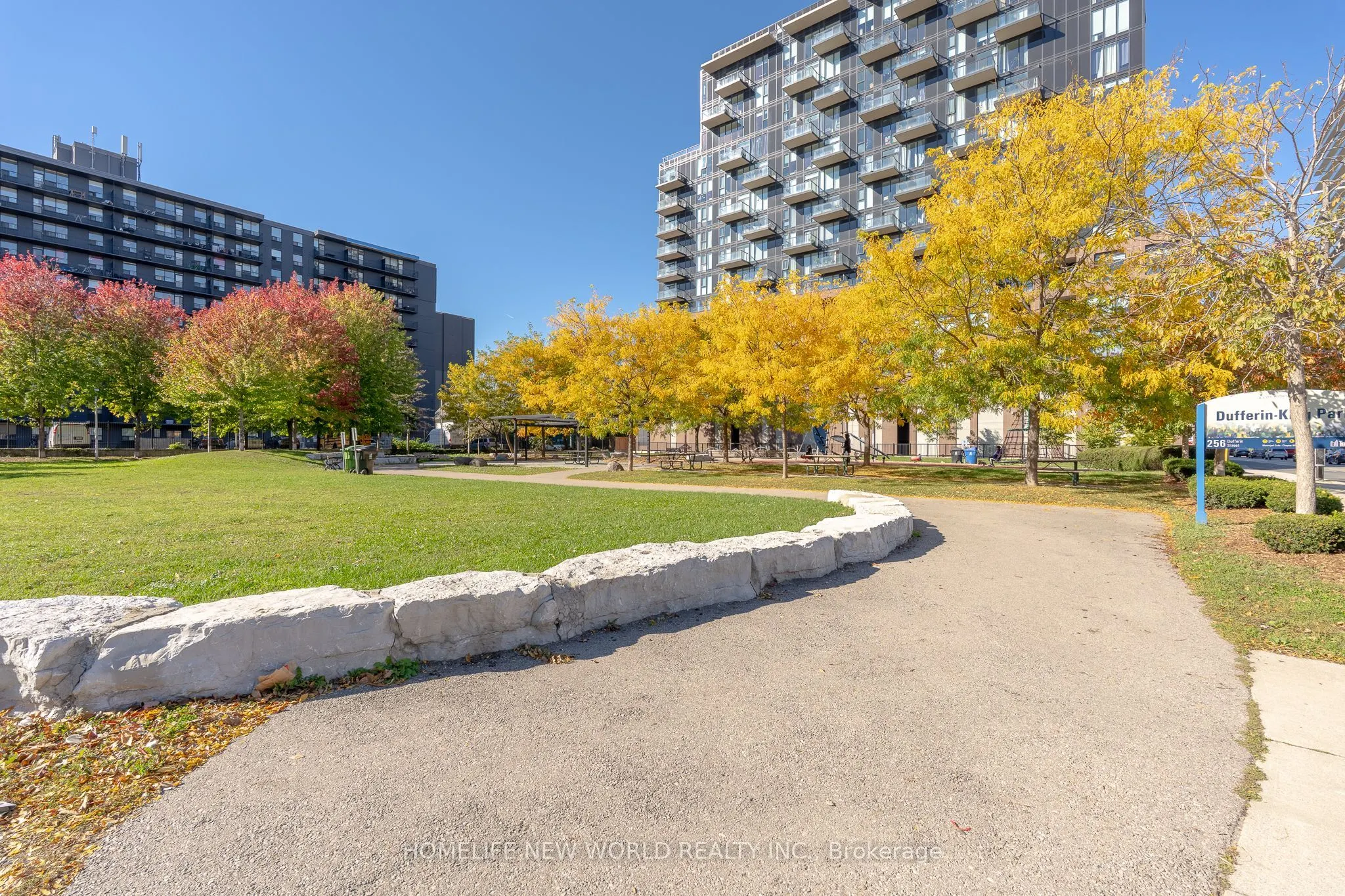 270 Dufferin Street #822