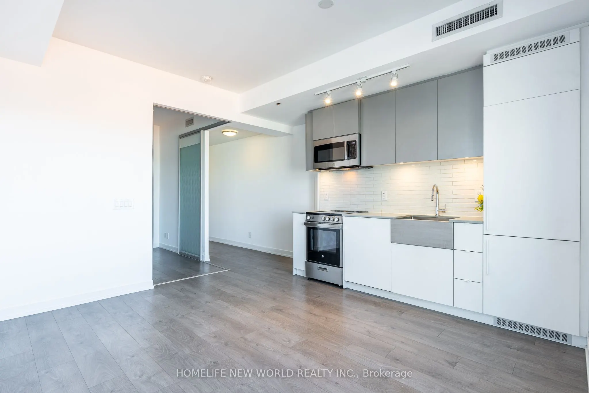270 Dufferin Street #822