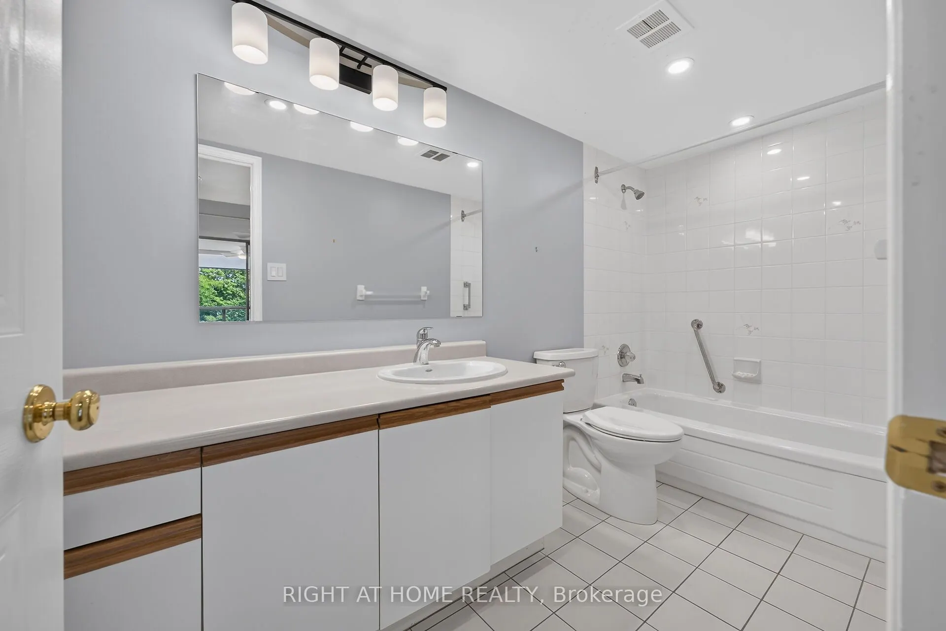 5080 Pinedale Avenue #306