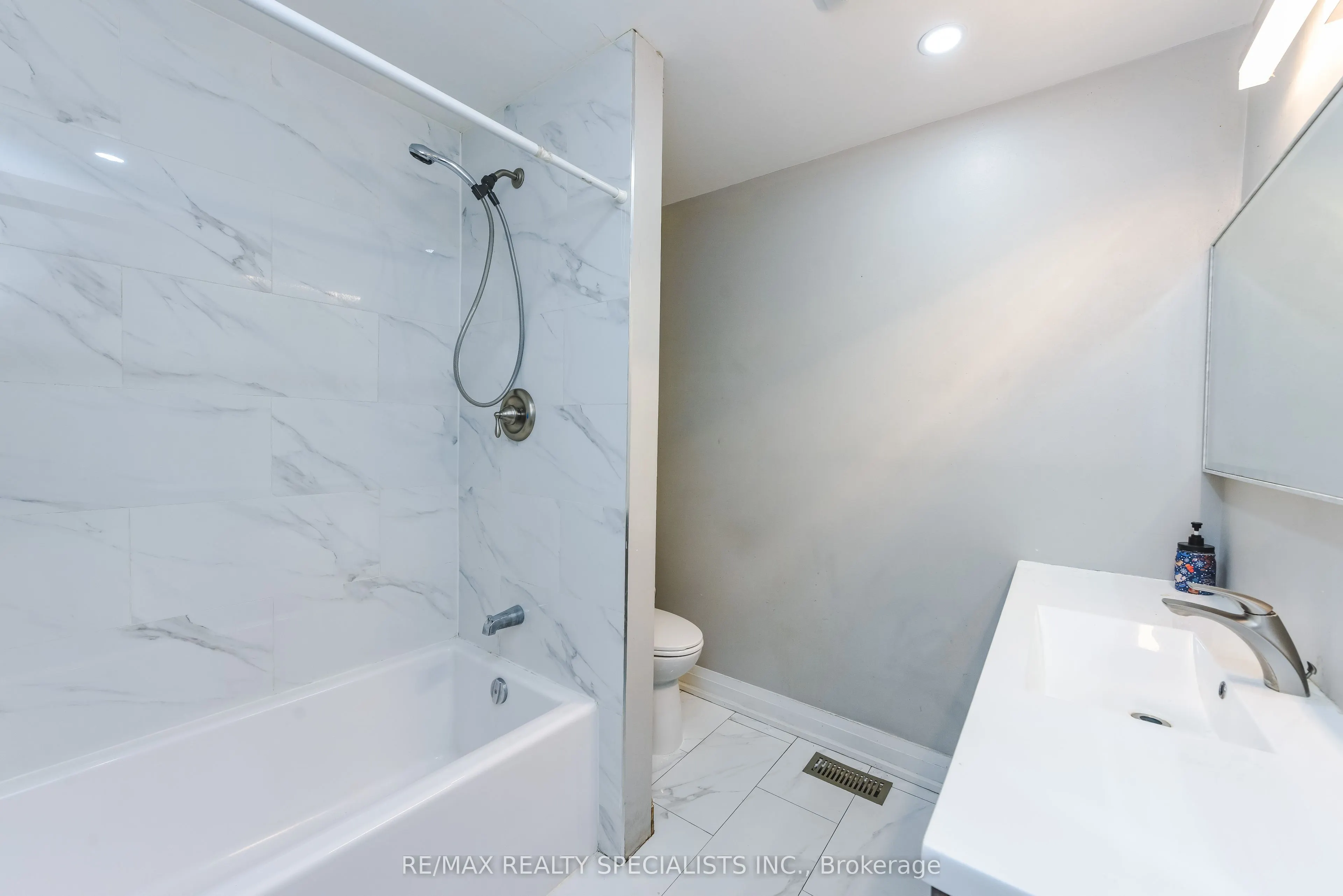 137 Avondale Boulevard #Upper Portion
