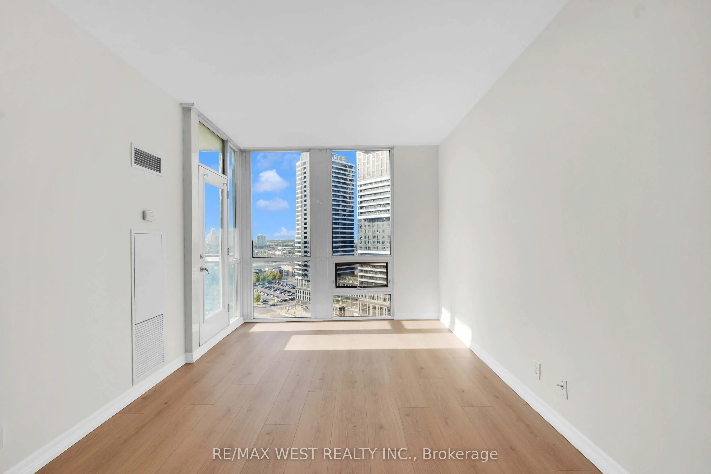 220 Burnhamthorpe Road W #1710