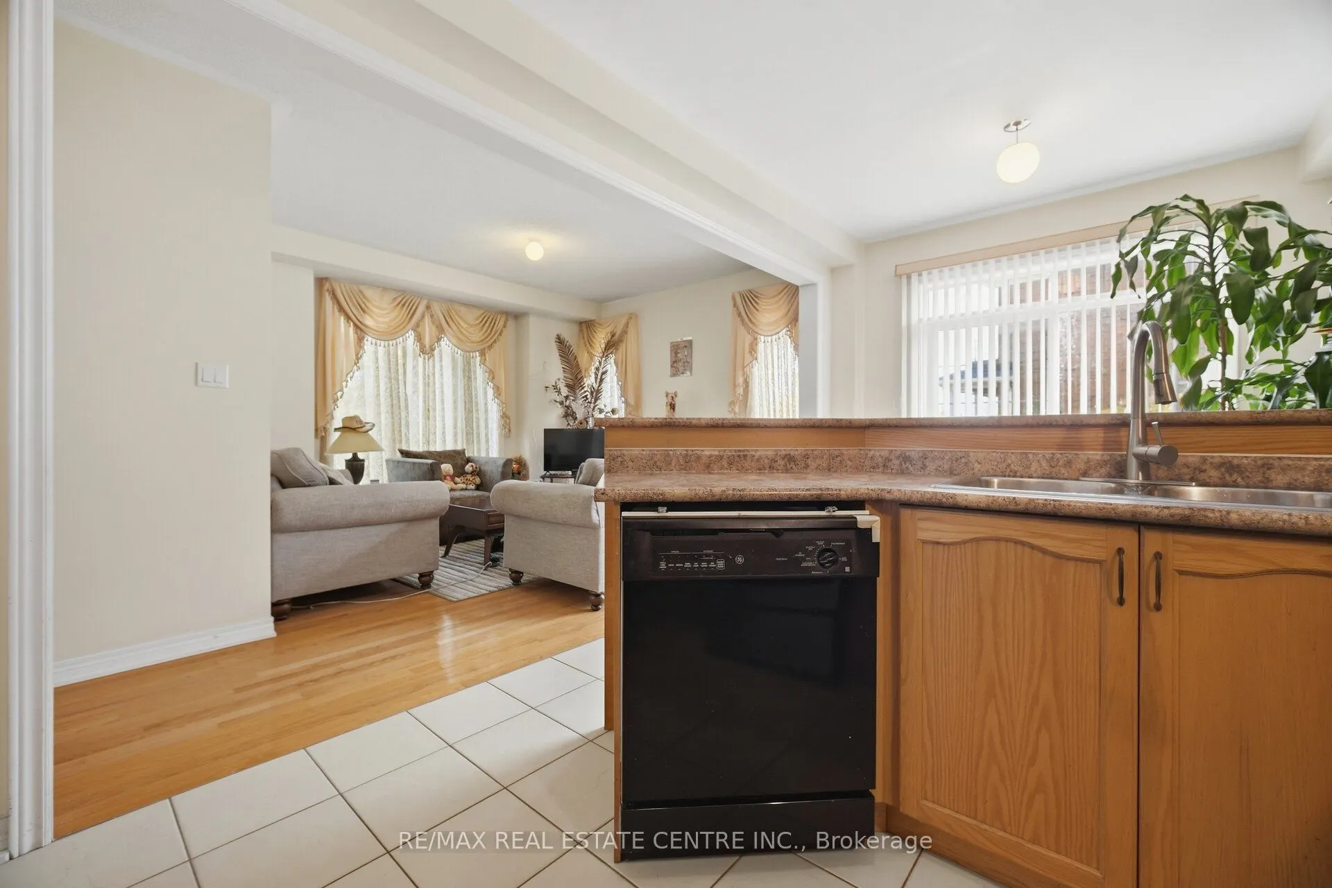 65 Connolly Crescent