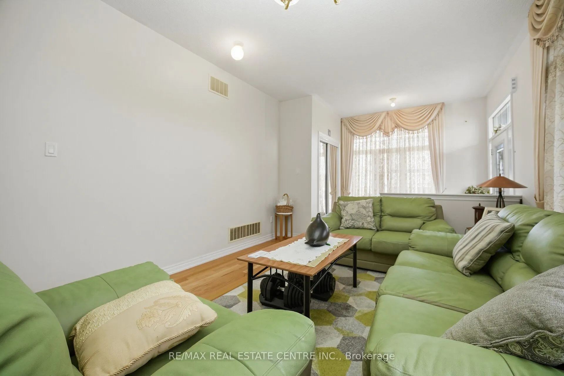 65 Connolly Crescent