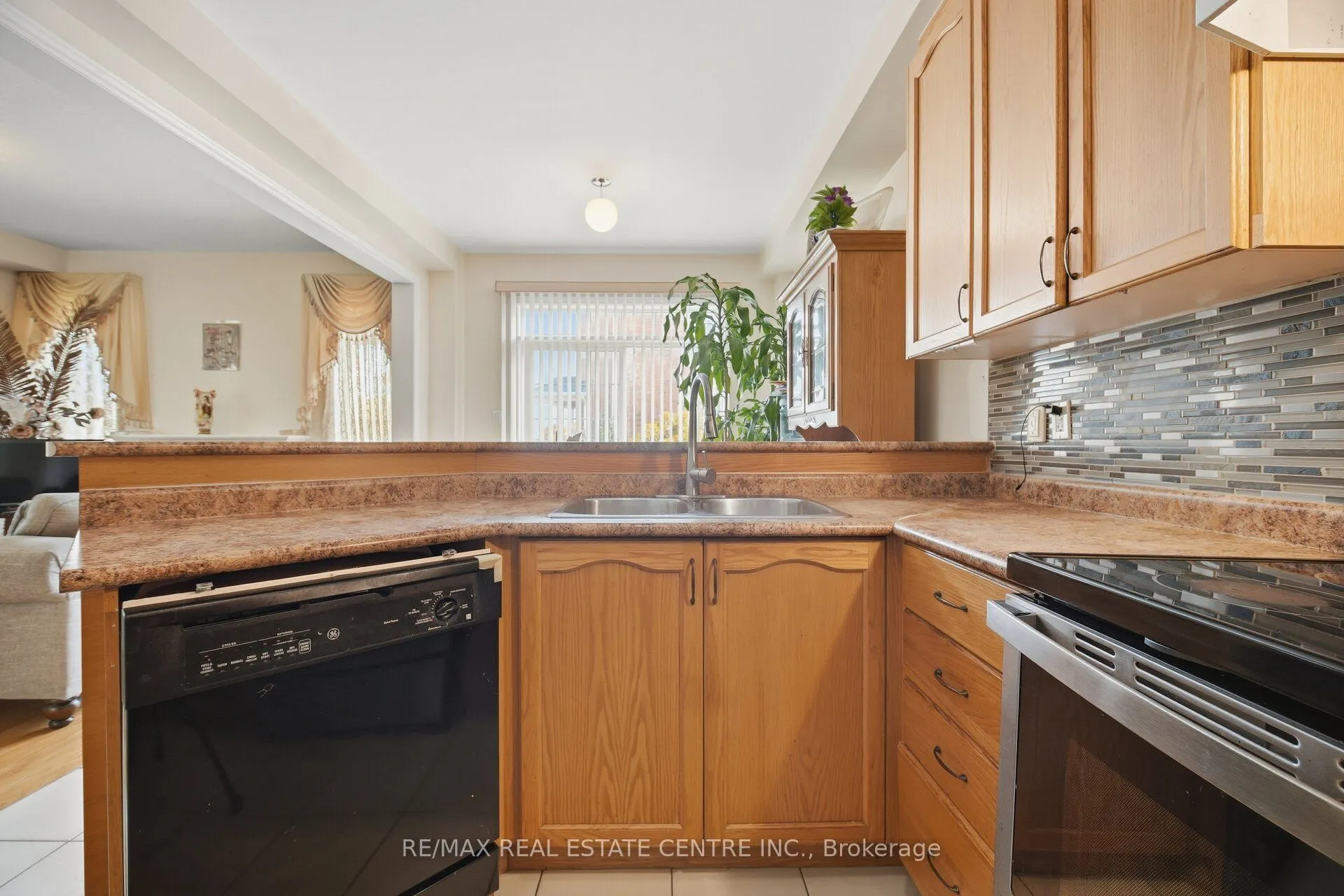 65 Connolly Crescent