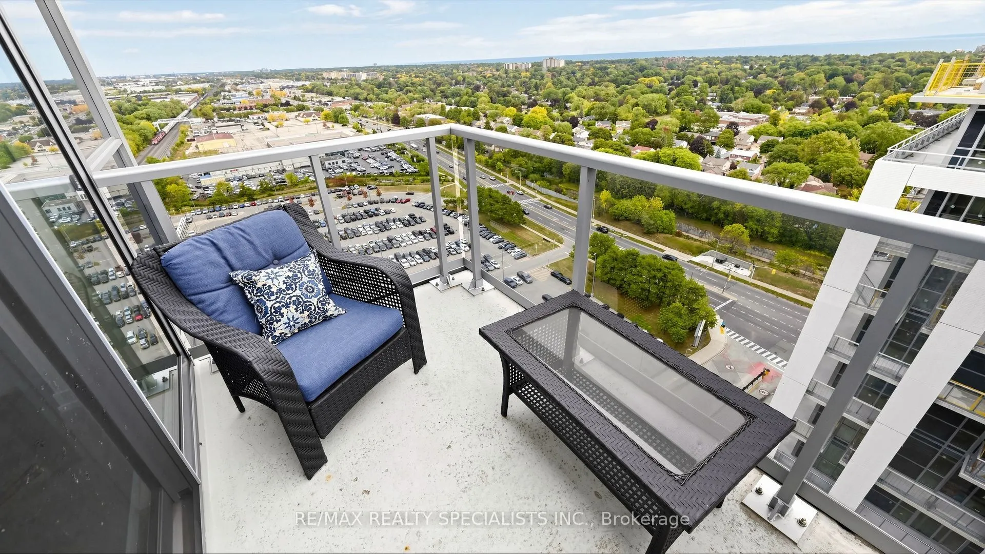 2093 Fairview Street #2004