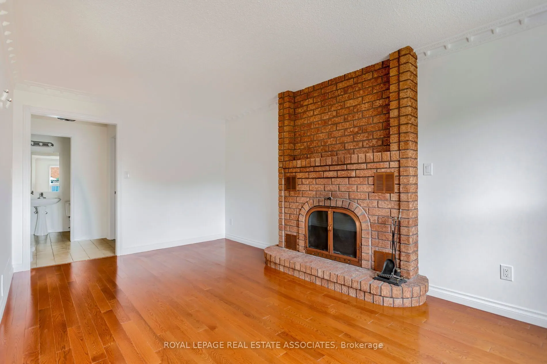 1410 Wakehurst Crescent