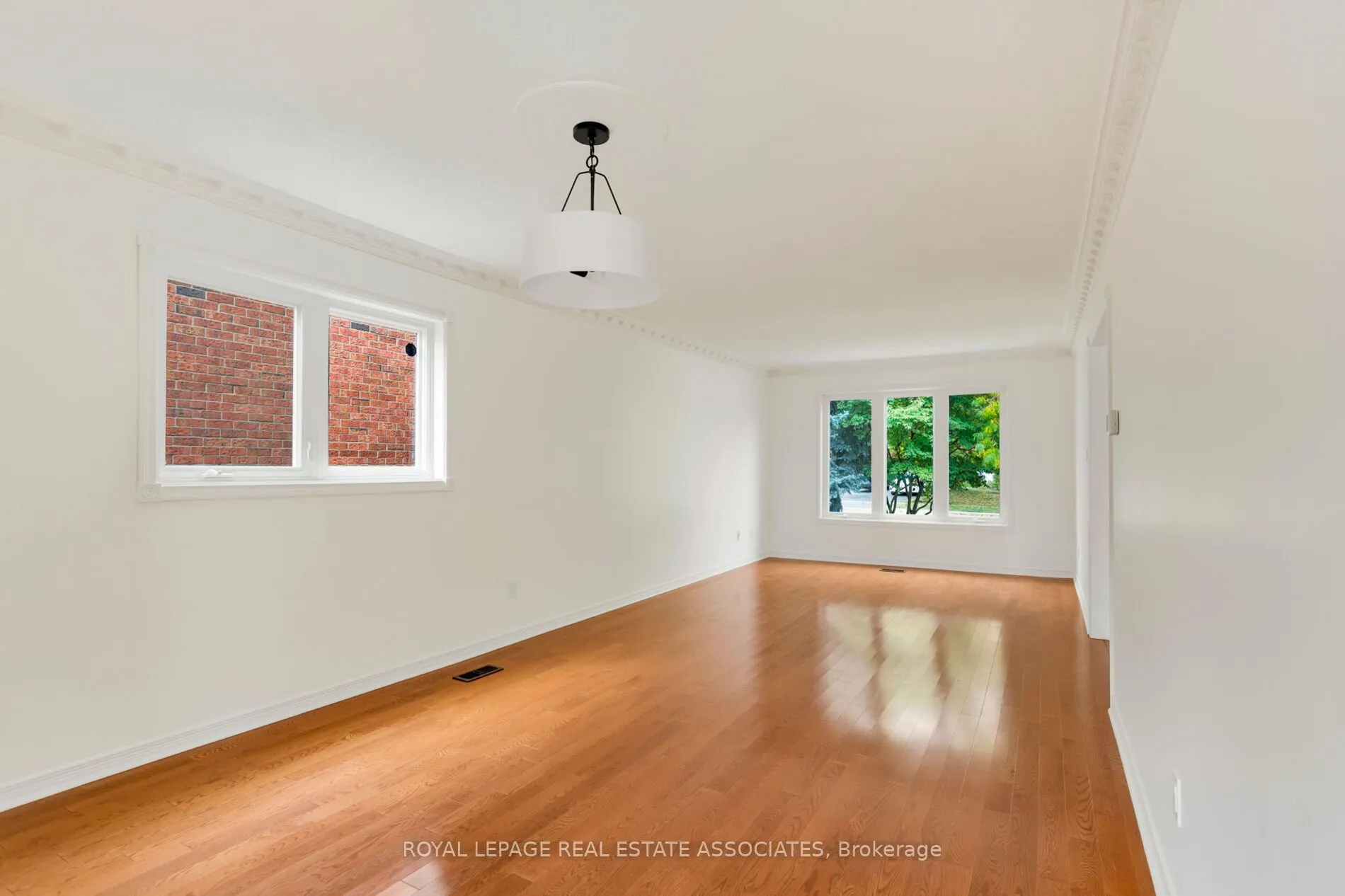 1410 Wakehurst Crescent