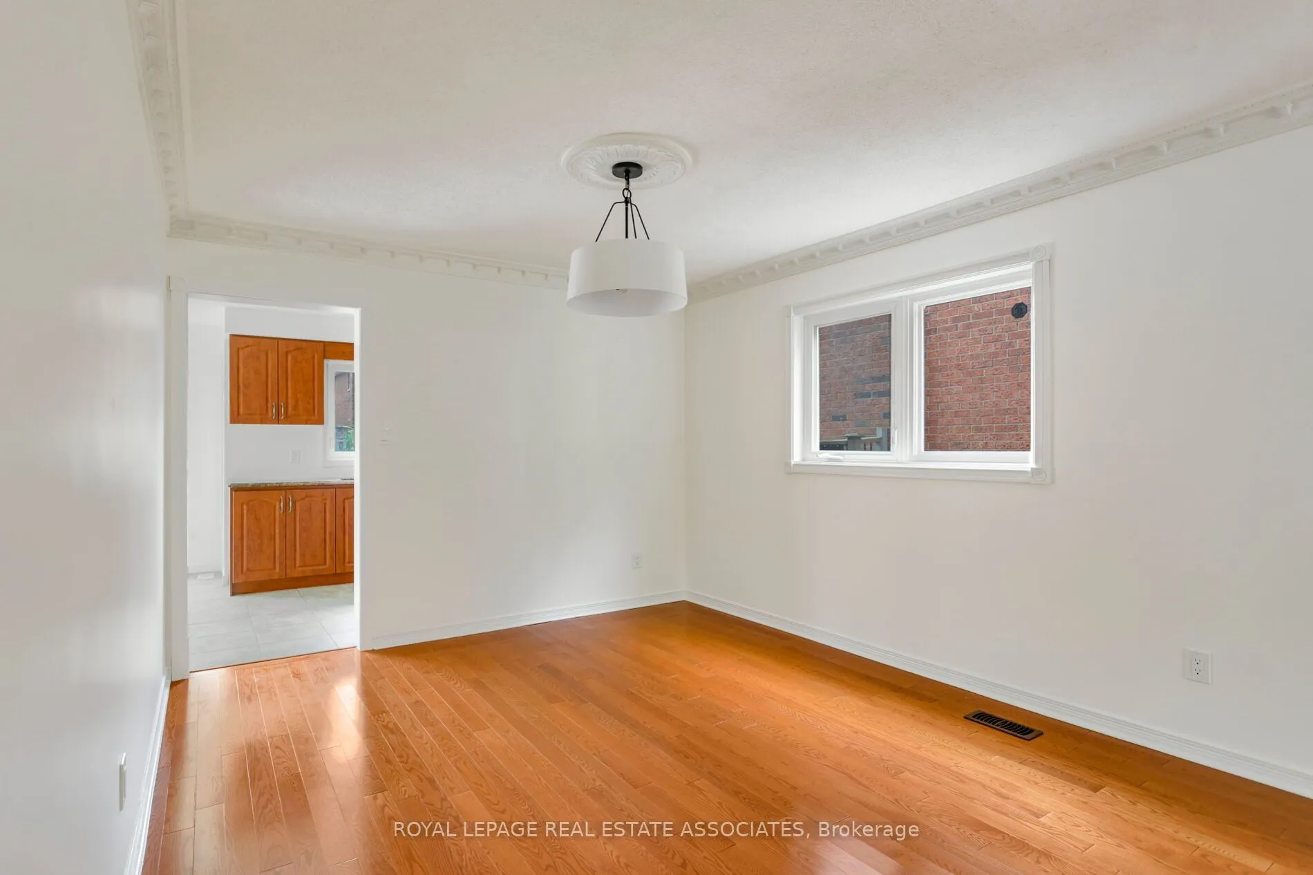 1410 Wakehurst Crescent