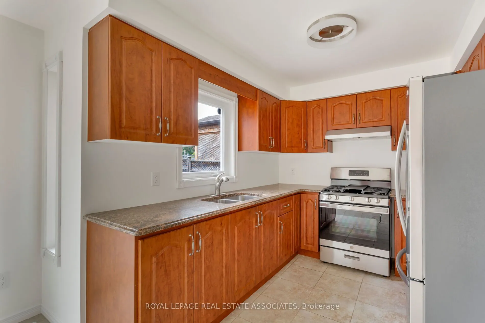 1410 Wakehurst Crescent