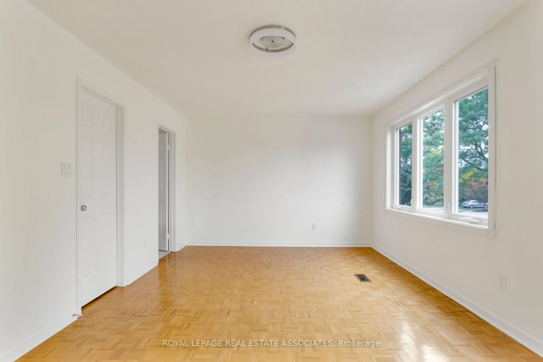 1410 Wakehurst Crescent