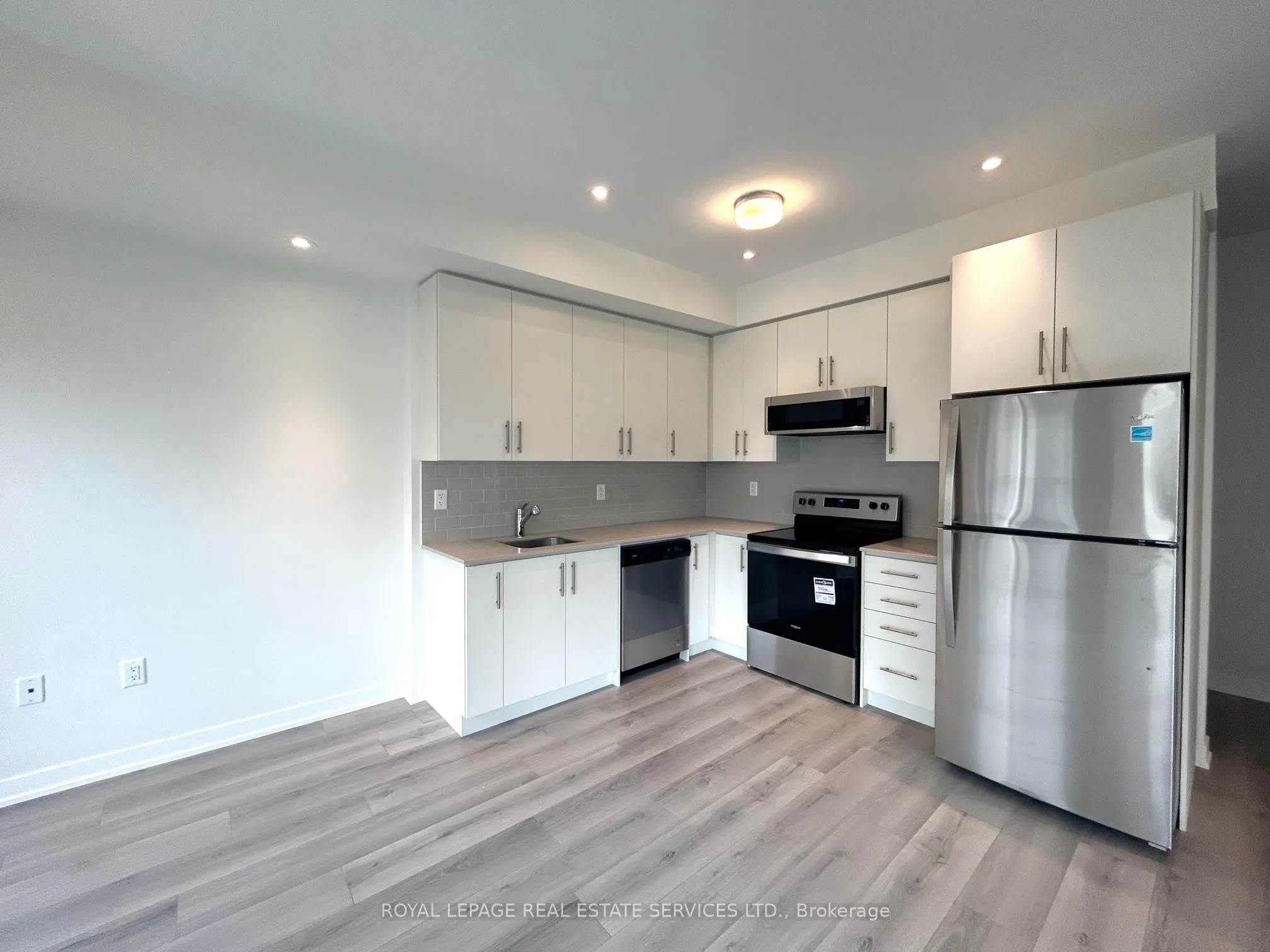 3405 Ridgeway Drive #18