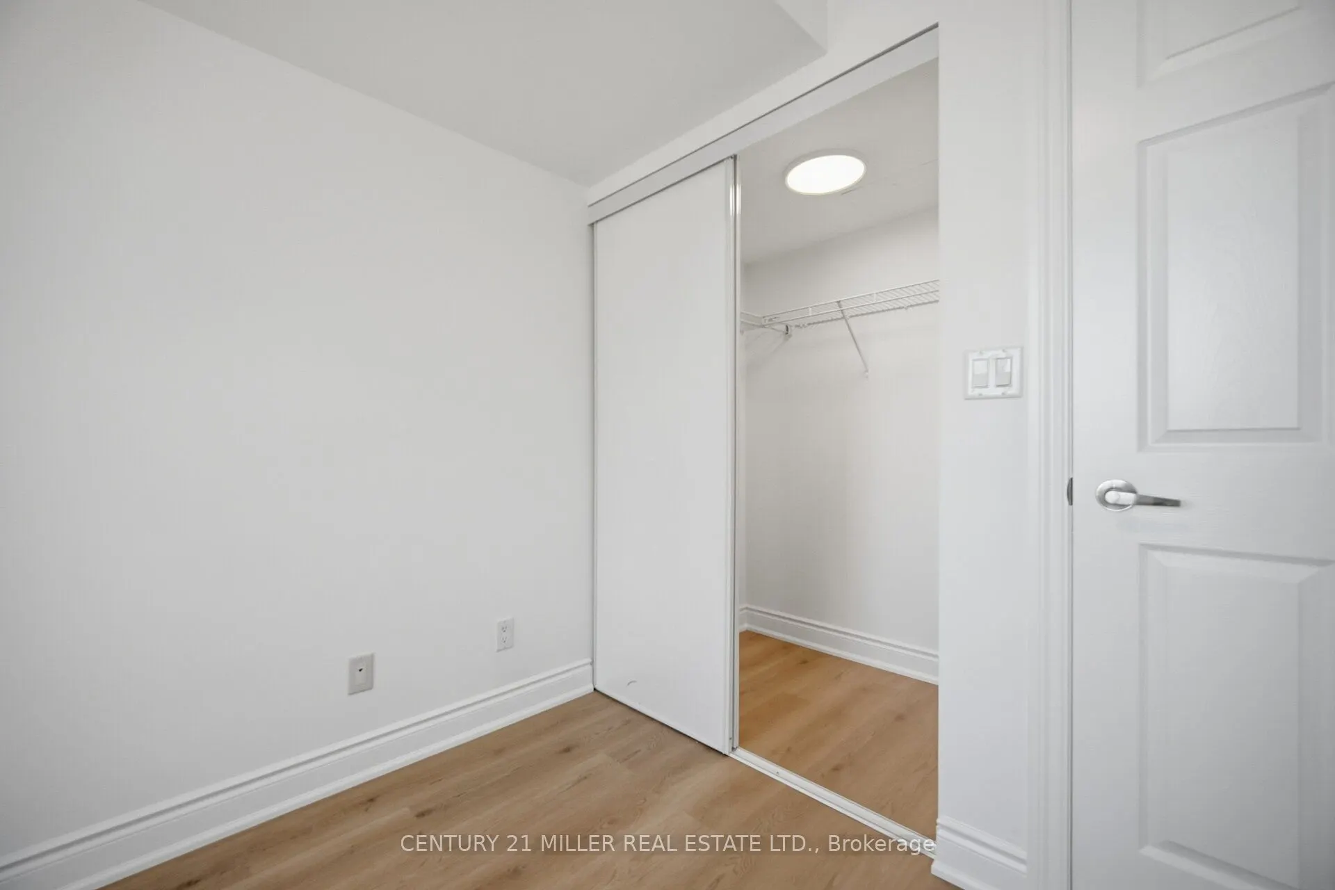 310 Burnhamthorpe Road W #1203
