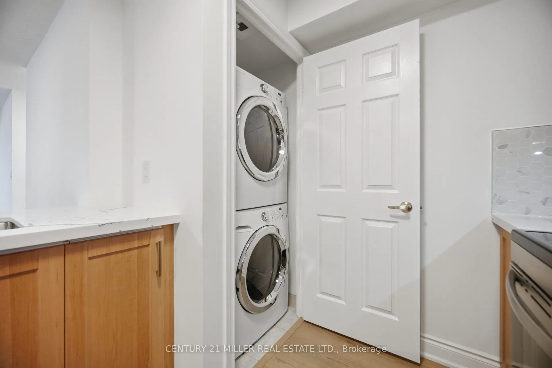 310 Burnhamthorpe Road W #1203