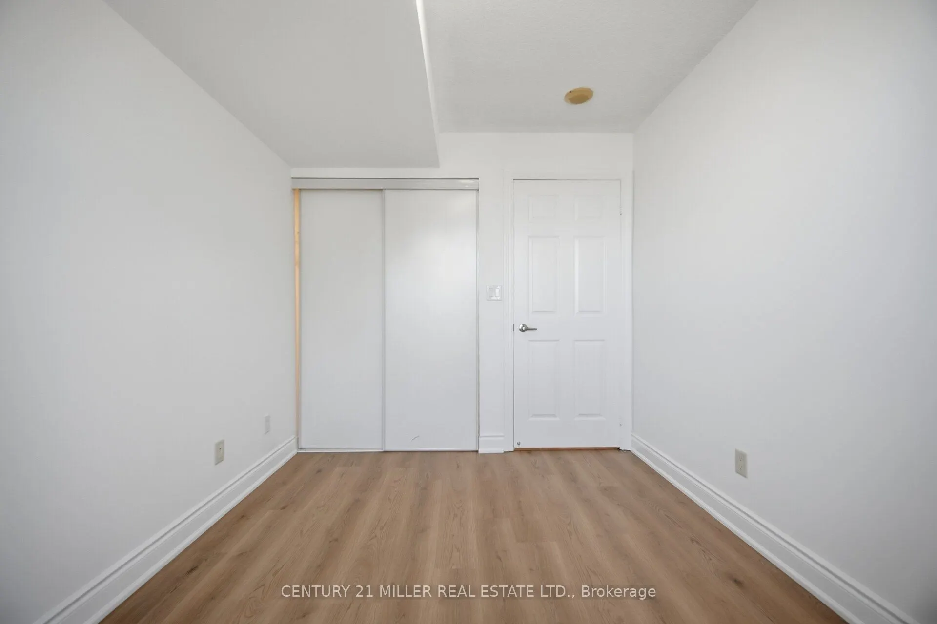 310 Burnhamthorpe Road W #1203