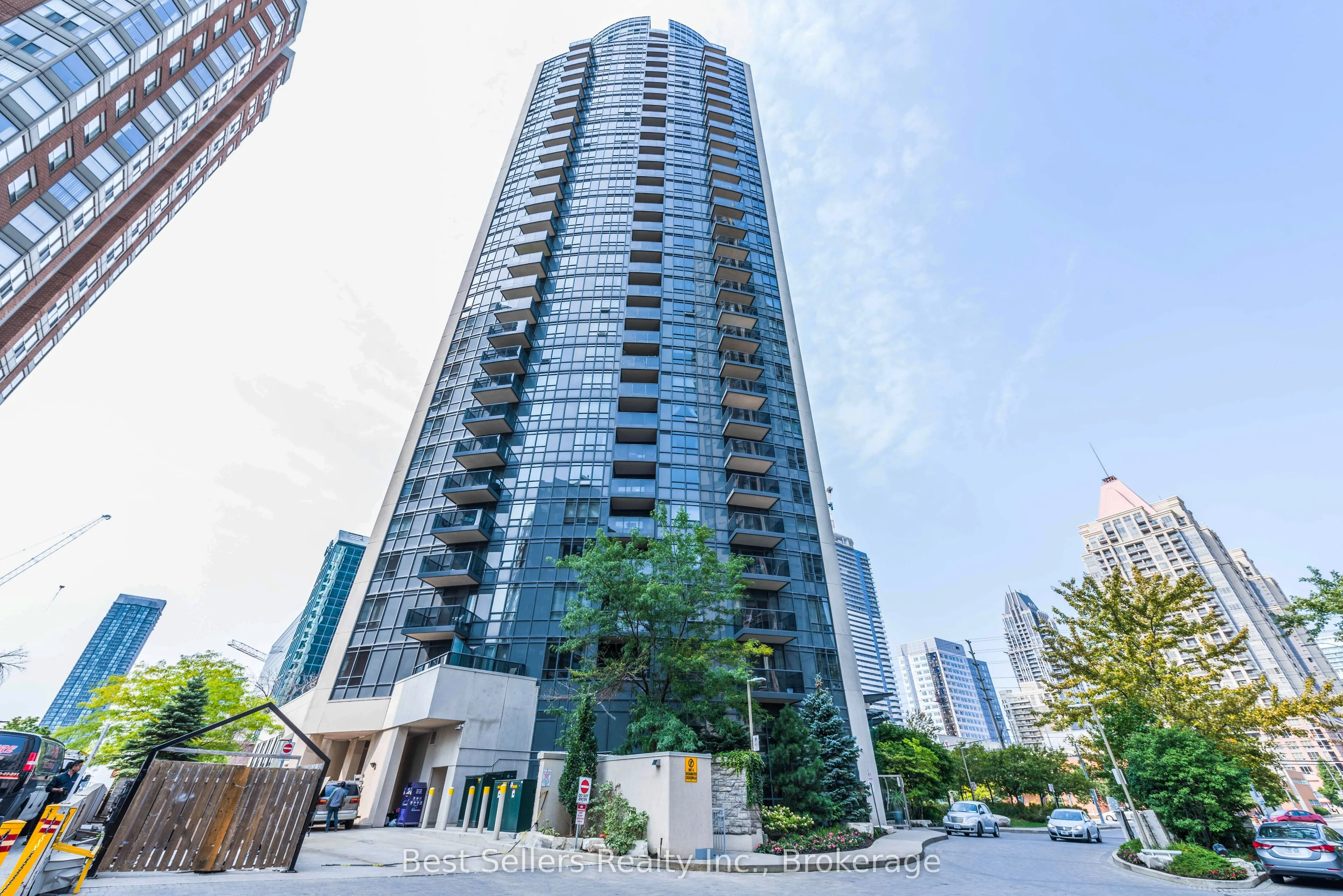 330 Burnhamthorpe Road W #2703