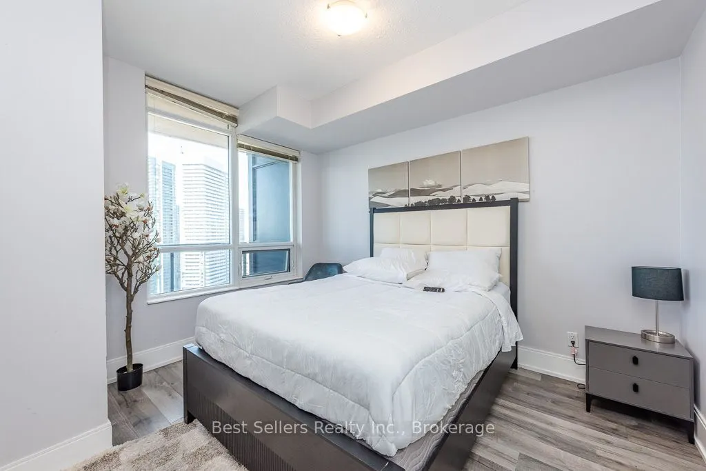 330 Burnhamthorpe Road W #2703