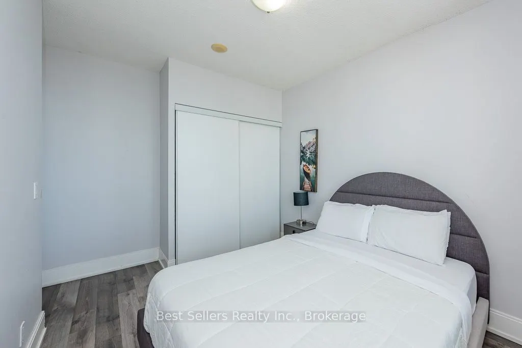 330 Burnhamthorpe Road W #2703