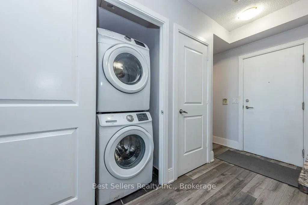 330 Burnhamthorpe Road W #2703