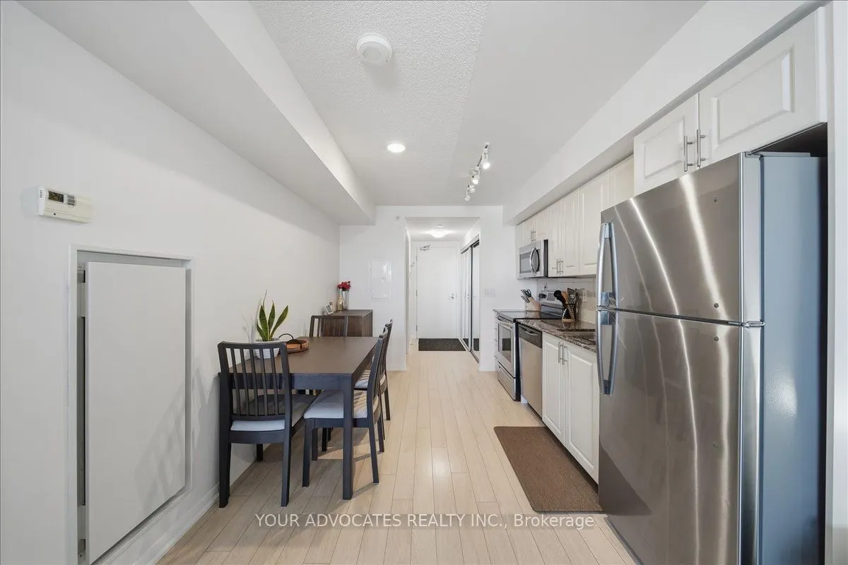 3091 DUFFERIN Street #406
