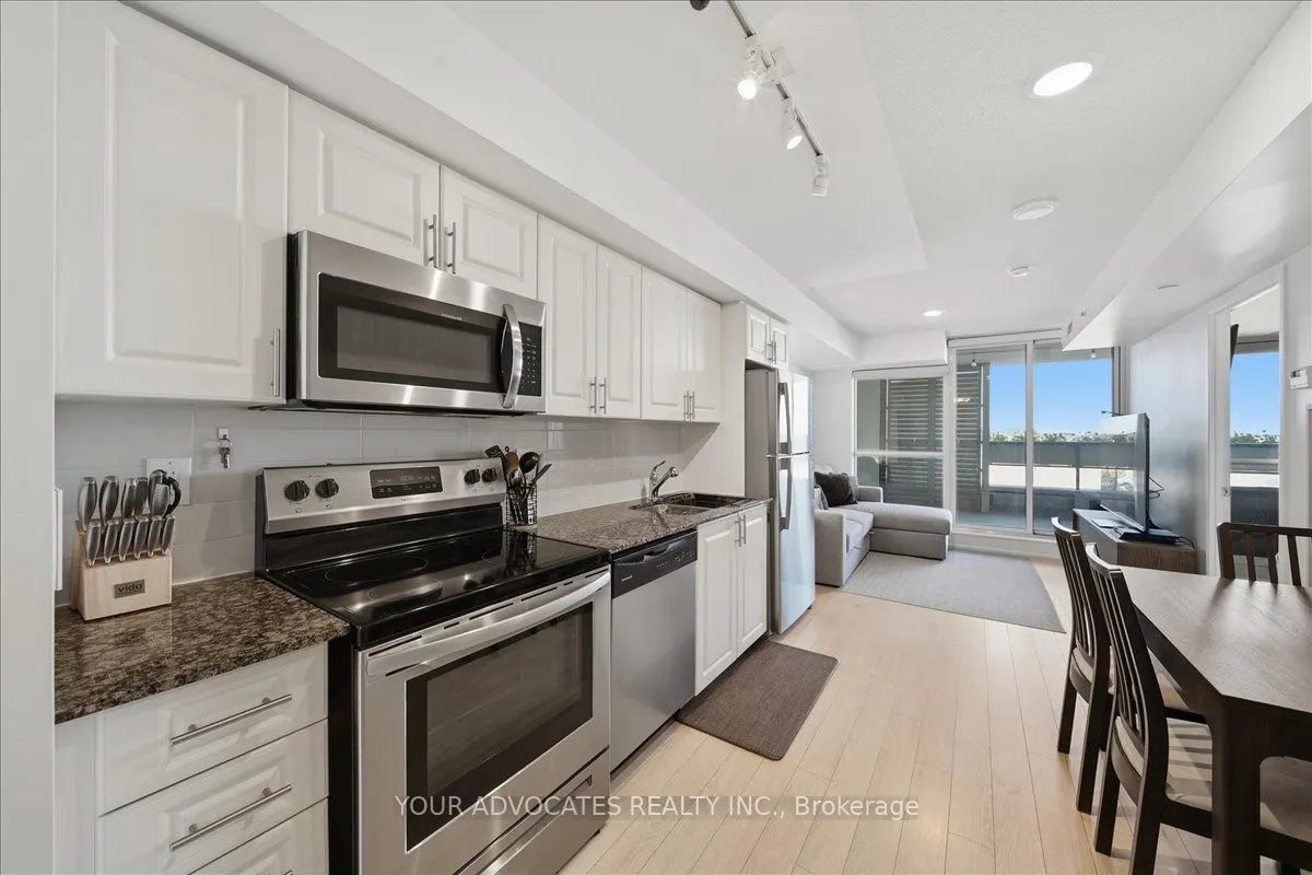 3091 DUFFERIN Street #406