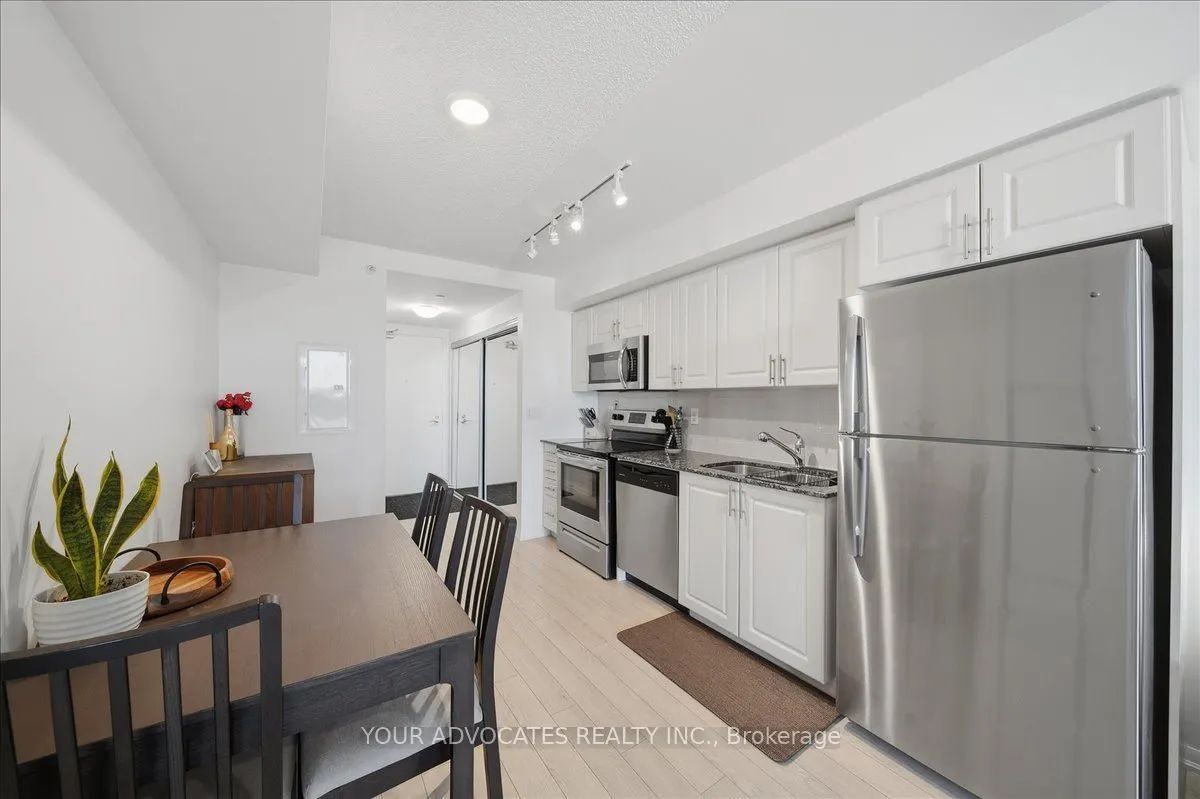 3091 DUFFERIN Street #406