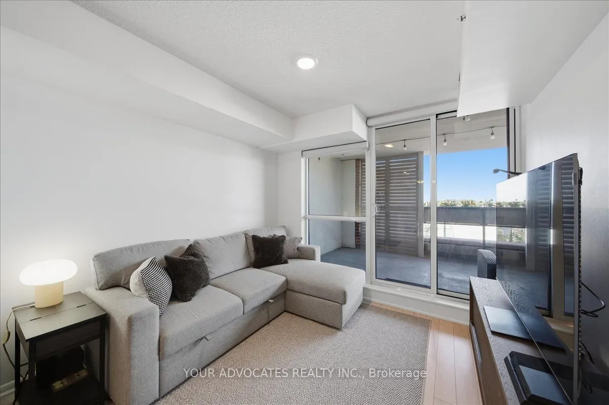 3091 DUFFERIN Street #406
