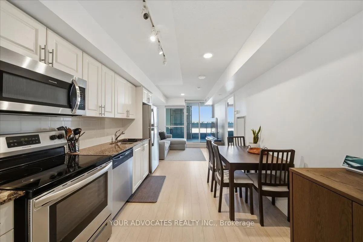3091 DUFFERIN Street #406