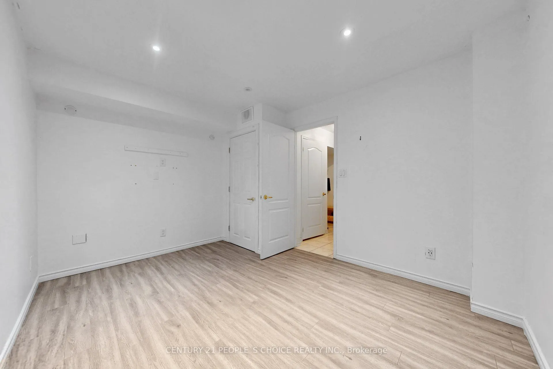 435 Hensall Circle #106