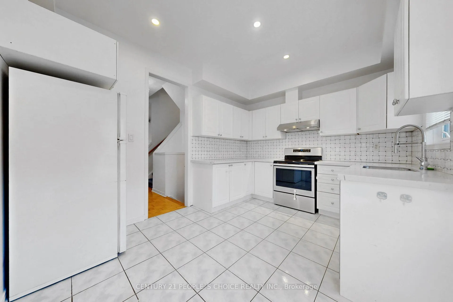 435 Hensall Circle #106
